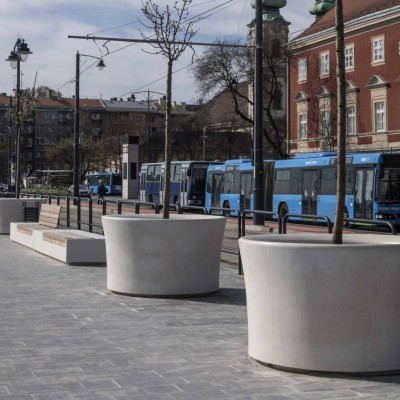 Tubs and benches, Budapest - Bem rakpart